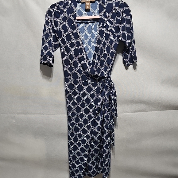 Merona Dresses & Skirts - Merona Navy & White Geometric Wrap Dress